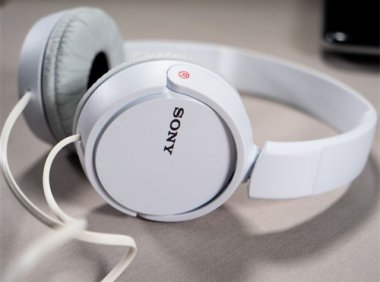 但见江湖泪不知心恨谁的意思 “但见泪痕湿，不知心恨谁？”是什么意思