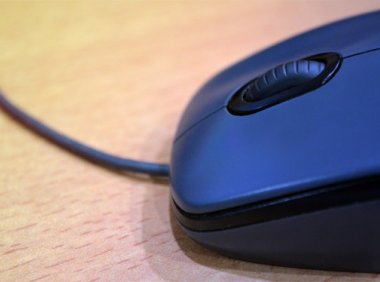 Under the Tree (from "Attack on Titan: The Final Season") / 歌手：LizzRobinett 歌词/歌曲/MV下载