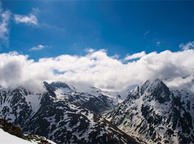 恰少年 / 歌手：刘纯 歌词/歌曲/MV下载